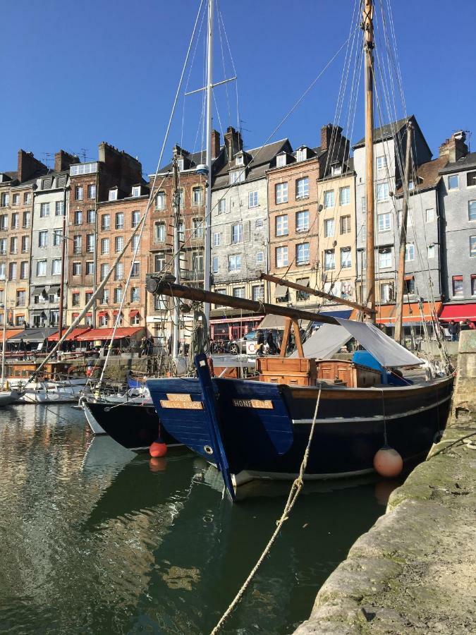 Sous Les Toits D'Honfleur Apartment ภายนอก รูปภาพ